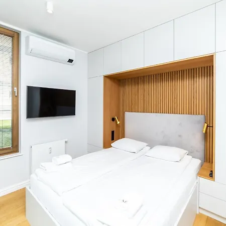 White Deluxe With Terrace By Oneapartments * 그단스크
