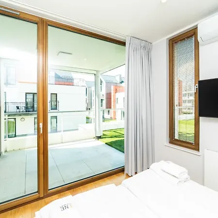 White Deluxe With Terrace By Oneapartments *