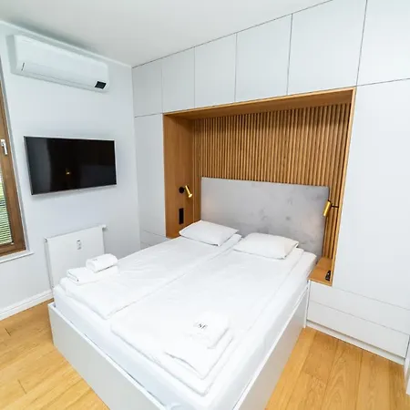 White Deluxe With Terrace By Oneapartments * 그단스크