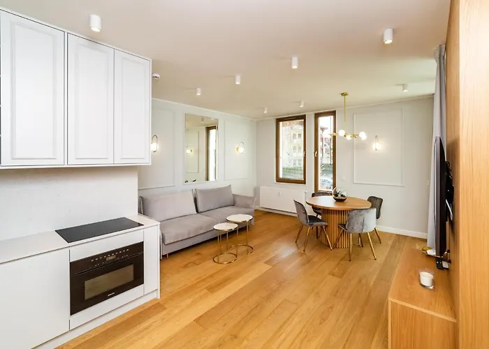 White Deluxe With Terrace By Oneapartments *