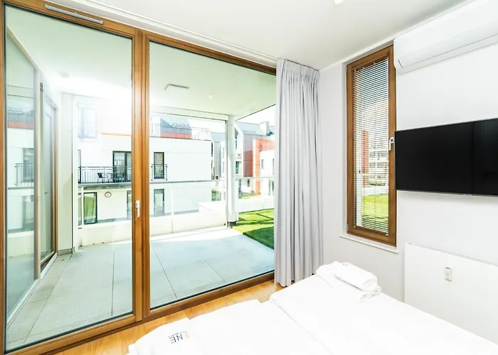 White Deluxe With Terrace By Oneapartments *